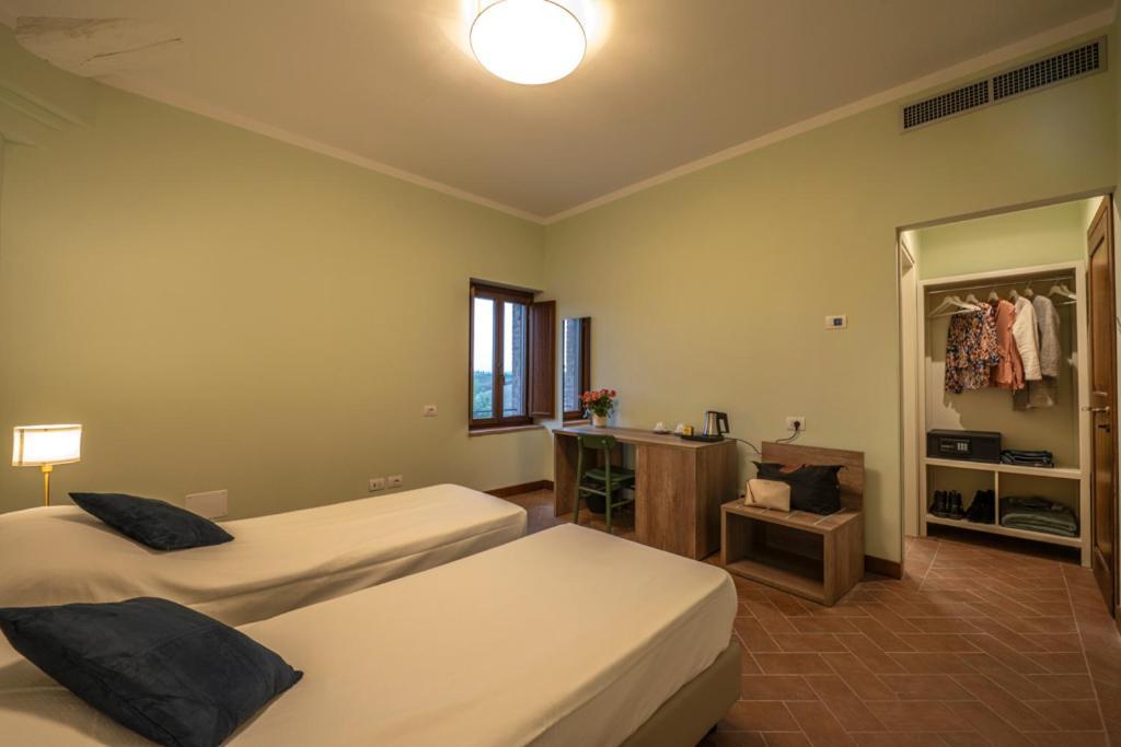 Affittacamere Podere Valserena มอนติโรนี ดาร์เบีย ภายนอก รูปภาพ